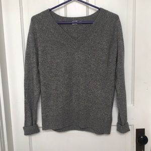 Gap Gray V-Neck Sweater size XS